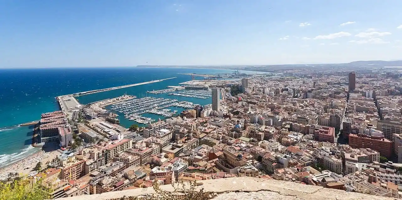 Mudanzas de Sevilla a Alicante: equipo propio en origen y destino con La Seda