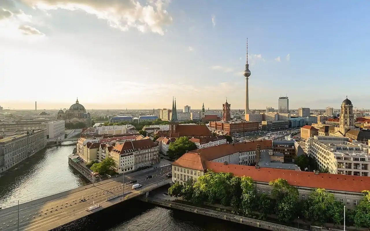 Mudanzas Sevilla a Berlín: traslado internacional desde la provincia de Sevilla a los Bezirke de Berlín (Alemania)
