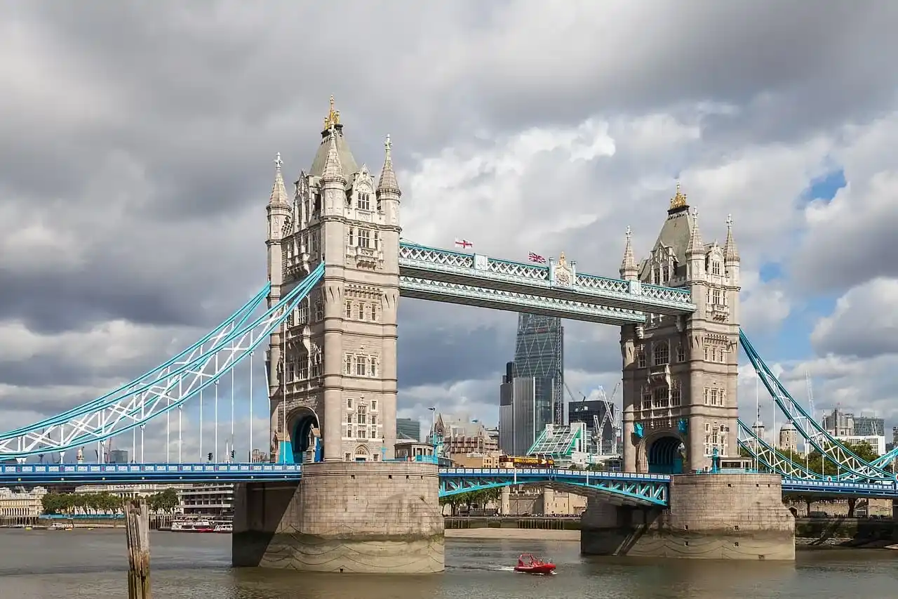 Mudanzas de Sevilla a Londres: importación post-Brexit con gestión de aduana y ToR1