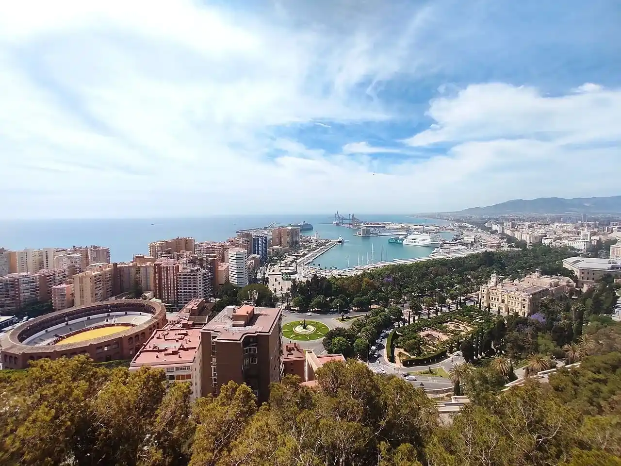 Mudanzas de Sevilla a Málaga: corredor andaluz directo y económico con flota propia La Seda
